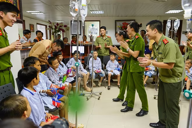 Báo An ninh Thủ đô đạt giải Nhì cuộc thi ảnh "Vì bình yên cuộc sống 2016" ảnh 5 Báo An ninh Thủ đô đạt giải Nhì cuộc thi ảnh "Vì bình yên cuộc sống 2016" ảnh 5