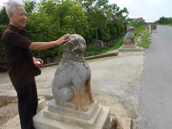 Kỳ lạ câu chuyện chó đá bảo vệ làng ảnh 1  Kỳ lạ câu chuyện chó đá bảo vệ làng ảnh 1