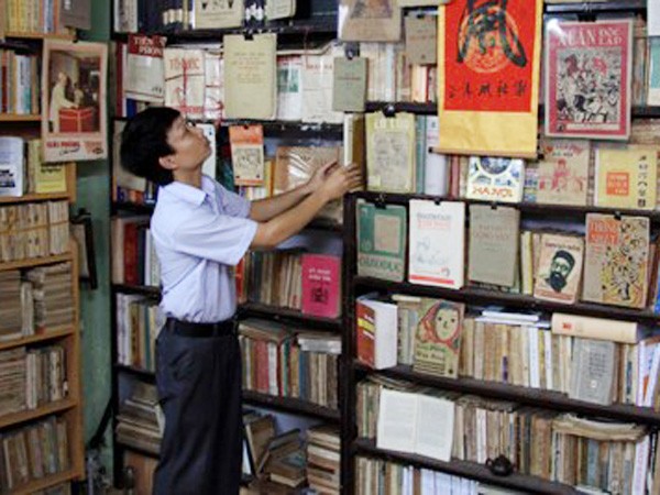 Người mê sưu tầm báo chí cổ ảnh 2 Người mê sưu tầm báo chí cổ ảnh 2