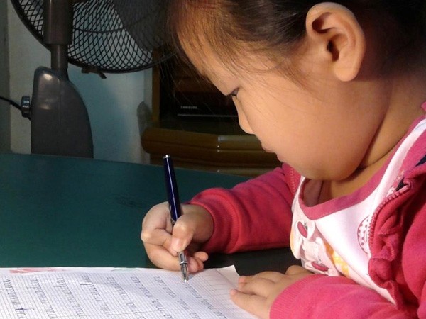 Trẻ luyện chữ sớm, mất tiền lại hại cả con ảnh 1 Trẻ luyện chữ sớm, mất tiền lại hại cả con ảnh 1