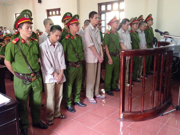 Vụ "quan tài diễu phố": Chối tội vì làm theo đồng phạm ảnh 1 Vụ "quan tài diễu phố": Chối tội vì làm theo đồng phạm ảnh 1