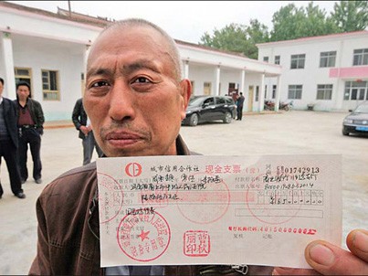 Bi kịch người đàn ông sau khi hưởng khoản bồi thường lớn ảnh 1 Bi kịch người đàn ông sau khi hưởng khoản bồi thường lớn ảnh 1