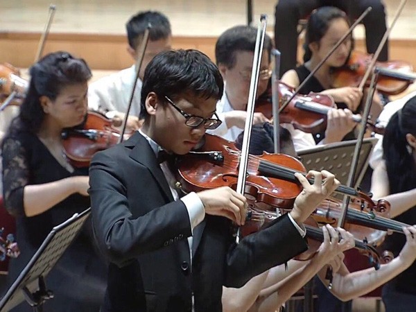Thần đồng violon từng là nỗi lo của gia đình ảnh 2 Thần đồng violon từng là nỗi lo của gia đình ảnh 2