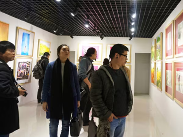 Gỡ khó cho thị trường mỹ thuật Việt ảnh 2 Gỡ khó cho thị trường mỹ thuật Việt ảnh 2