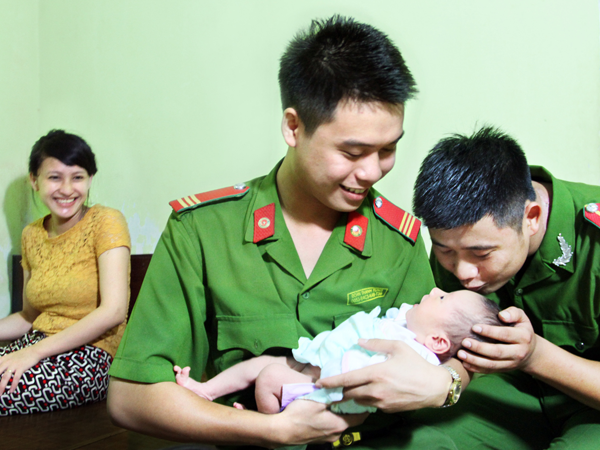 Chương trình giao lưu nghệ thuật "Những bước chân lặng lẽ": Món quà tặng lực lượng CAND Việt Nam ảnh 1 Chương trình giao lưu nghệ thuật "Những bước chân lặng lẽ": Món quà tặng lực lượng CAND Việt Nam ảnh 1