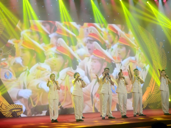 Chương trình giao lưu nghệ thuật "Những bước chân lặng lẽ" do CATP Hà nội tổ chức: Lắng đọng và dung dị! ảnh 3 Chương trình giao lưu nghệ thuật "Những bước chân lặng lẽ" do CATP Hà nội tổ chức: Lắng đọng và dung dị! ảnh 3