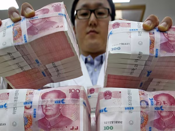Ngày thứ hai đồng nhân dân tệ phá giá: Cú sốc với thị trường toàn cầu ảnh 1 Ngày thứ hai đồng nhân dân tệ phá giá: Cú sốc với thị trường toàn cầu ảnh 1
