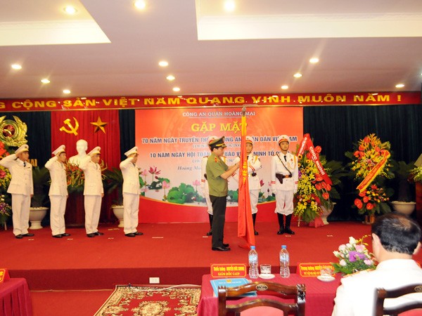 Tô thắm thêm truyền thống Công an Thủ đô Anh hùng ảnh 1 Tô thắm thêm truyền thống Công an Thủ đô Anh hùng ảnh 1