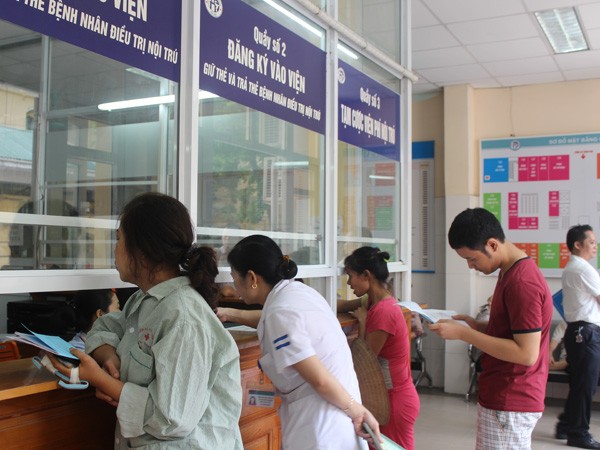 Thực hiện chính sách bảo hiểm y tế (BHYT) mới: Bệnh viện và người dân đều kêu vướng ảnh 1 Thực hiện chính sách bảo hiểm y tế (BHYT) mới: Bệnh viện và người dân đều kêu vướng ảnh 1