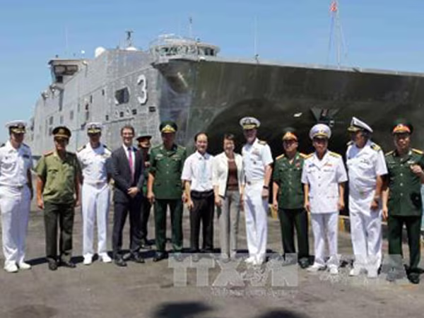 Hai tàu chiến hiện đại của Hải quân Hoa Kỳ cập cảng Tiên Sa ảnh 1 Hai tàu chiến hiện đại của Hải quân Hoa Kỳ cập cảng Tiên Sa ảnh 1