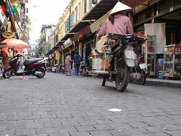 Chưa lát đá lòng đường 11 tuyến phố cổ ảnh 1