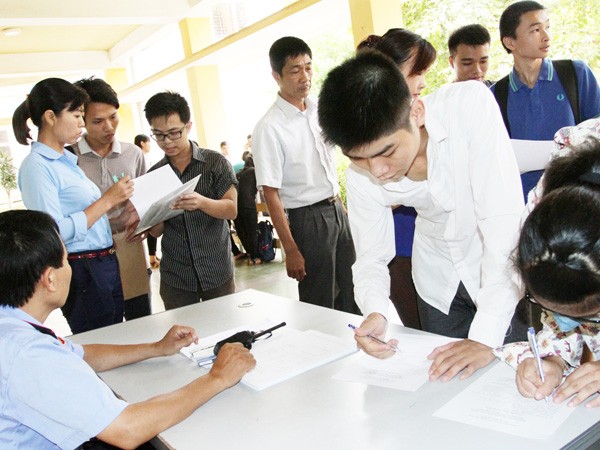 Chật vật trước ngưỡng cửa đại học ảnh 1 Chật vật trước ngưỡng cửa đại học ảnh 1