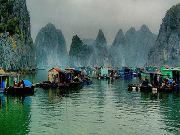 Làng chài Cửa Vạn lọt top những thị trấn xinh đẹp nhất thế giới ảnh 1 Làng chài Cửa Vạn lọt top những thị trấn xinh đẹp nhất thế giới ảnh 1