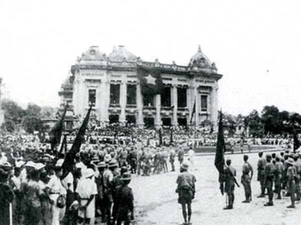 Hà Nội, bảy mươi mùa thu cách mạng… ảnh 1 Hà Nội, bảy mươi mùa thu cách mạng… ảnh 1