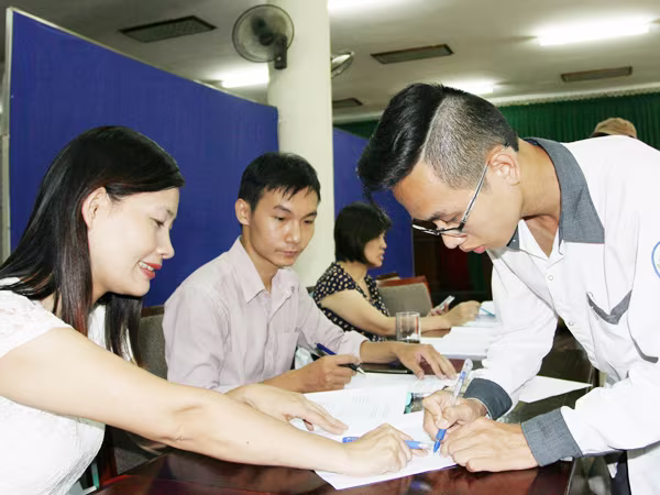 Bắt đầu "cuộc đua" đợt 2 xét tuyển ĐH, CĐ 2015 ảnh 1 Bắt đầu "cuộc đua" đợt 2 xét tuyển ĐH, CĐ 2015 ảnh 1