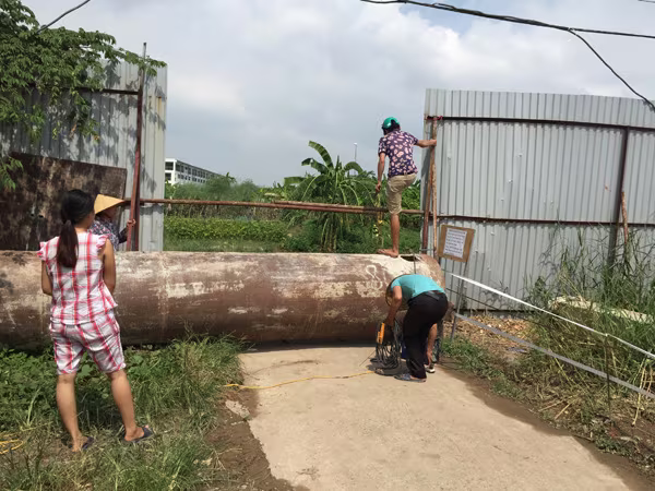 Dự án bịt lối vào, dân leo rào về nhà ảnh 1