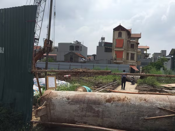 Dự án bịt lối vào, dân leo rào về nhà ảnh 2