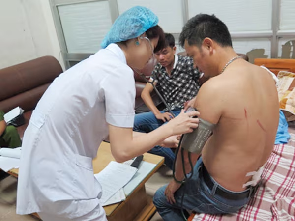 Khẩn trương làm rõ vụ côn đồ hành hung nhà báo ảnh 1 Khẩn trương làm rõ vụ côn đồ hành hung nhà báo ảnh 1