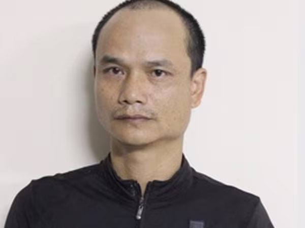 Gã "giang hồ" chặn đường đánh, cướp điện thoại của cô gái trẻ ảnh 1 Gã "giang hồ" chặn đường đánh, cướp điện thoại của cô gái trẻ ảnh 1