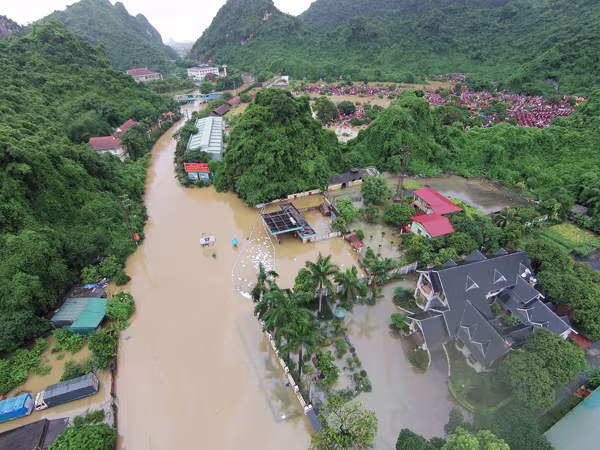 Không khí lạnh kết hợp bão gây mưa lũ toàn miền Trung ảnh 1 Không khí lạnh kết hợp bão gây mưa lũ toàn miền Trung ảnh 1