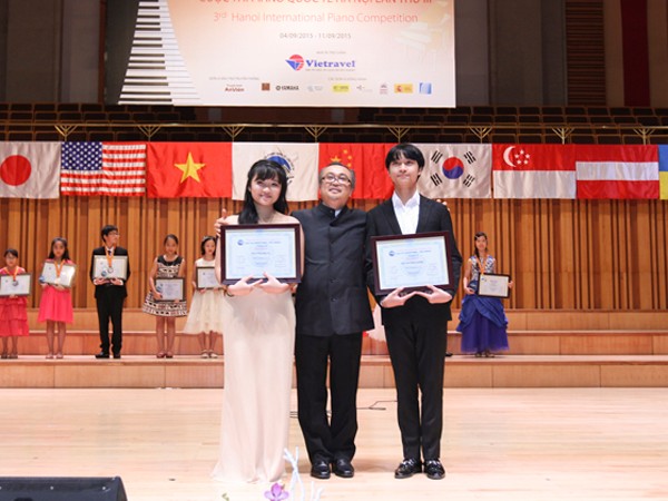 Con trai ca sĩ Thanh Lam và nhạc sĩ Quốc Trung giành giải Nhất cuộc thi piano quốc tế ảnh 1 Con trai ca sĩ Thanh Lam và nhạc sĩ Quốc Trung giành giải Nhất cuộc thi piano quốc tế ảnh 1