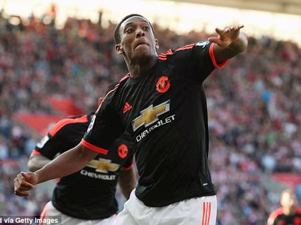 Quỷ đỏ phát cuồng vì Martial ảnh 1 Quỷ đỏ phát cuồng vì Martial ảnh 1