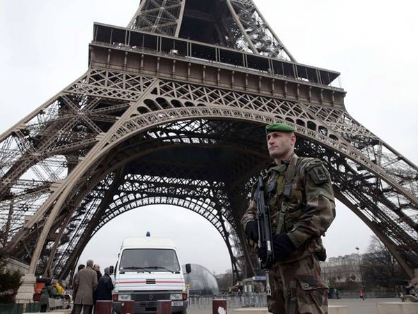 Tháp Eiffel đóng cửa vì tình nghi có kẻ đột nhập ảnh 1 Tháp Eiffel đóng cửa vì tình nghi có kẻ đột nhập ảnh 1