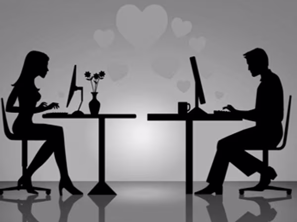 Chuyện những người đàn ông ngại thật, mê giả ảnh 1 Chuyện những người đàn ông ngại thật, mê giả ảnh 1