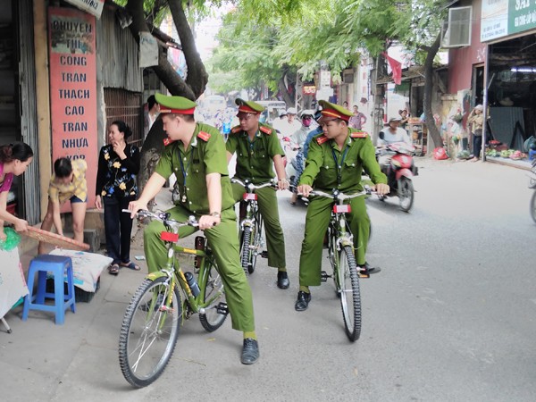 Miệt mài với những chiếc xe đạp tuần tra ảnh 1 Miệt mài với những chiếc xe đạp tuần tra ảnh 1