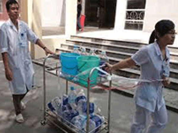 Bệnh viện Phụ sản Hà Nội: Hoạt động khám chữa bệnh đảo lộn vì mất nước sạch ảnh 1