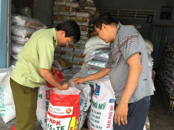 Nháo nhào phân bón thật - giả  ảnh 1