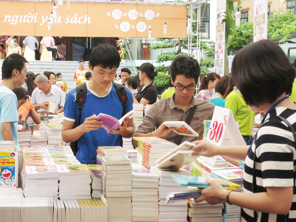 Hội sách Mùa thu 2015: Nhân rộng tủ sách gia đình ảnh 2 Hội sách Mùa thu 2015: Nhân rộng tủ sách gia đình ảnh 2
