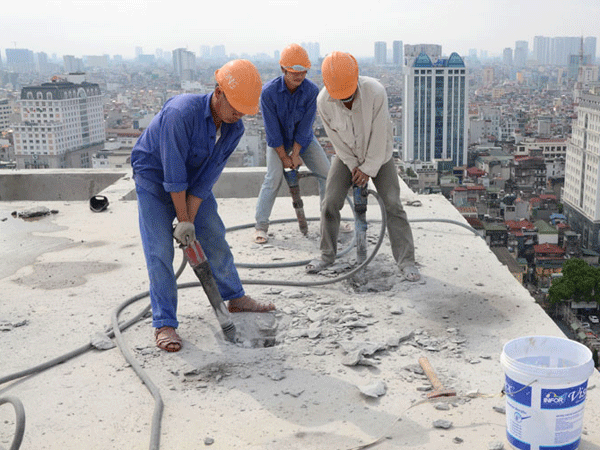 Bắt đầu tháo dỡ vi phạm nhà 8B Lê Trực ảnh 1 Bắt đầu tháo dỡ vi phạm nhà 8B Lê Trực ảnh 1