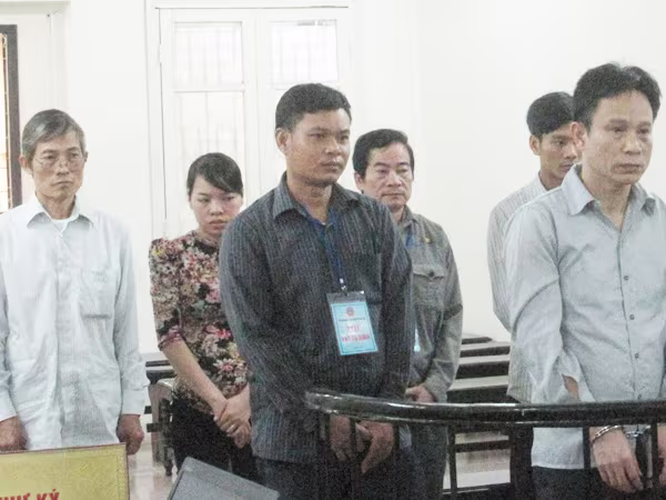 Cán bộ hợp tác xã hầu tòa vì bắt chước tổ chức tín dụng ảnh 1