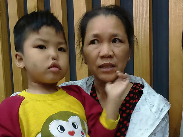 Những cháu bé hễ gần người mắc bệnh gì là... nhiễm bệnh ấy ảnh 1 Những cháu bé hễ gần người mắc bệnh gì là... nhiễm bệnh ấy ảnh 1