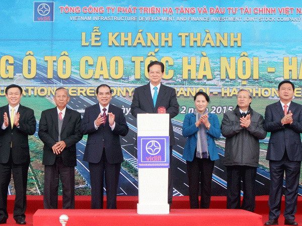 Thông xe cao tốc 6 làn hiện đại nhất Việt Nam ảnh 2 Thông xe cao tốc 6 làn hiện đại nhất Việt Nam ảnh 2
