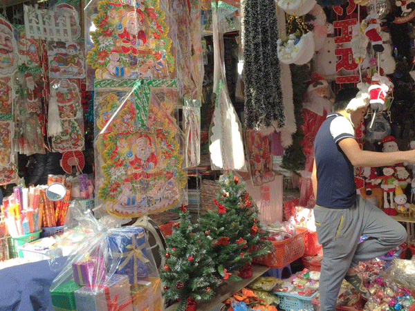 Miếng dán đồ chơi Trung Quốc tiềm ẩn nguy cơ gây vô sinh: Thay hình đổi dạng, đánh lừa  ảnh 1