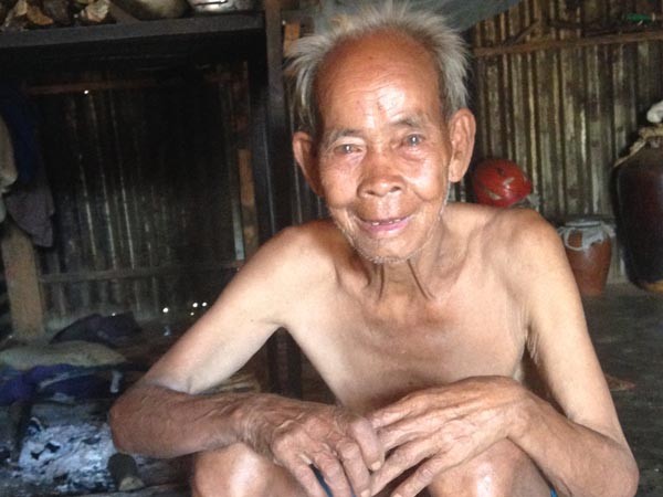 Hủ tục đổ chì nóng vào tay để tìm kẻ gian ảnh 2 Hủ tục đổ chì nóng vào tay để tìm kẻ gian ảnh 2