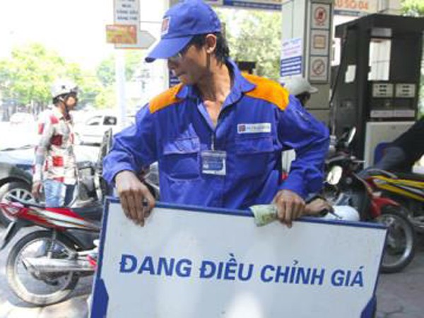 Giá xăng giảm, giá cước vẫn dậm chân ảnh 1 Giá xăng giảm, giá cước vẫn dậm chân ảnh 1
