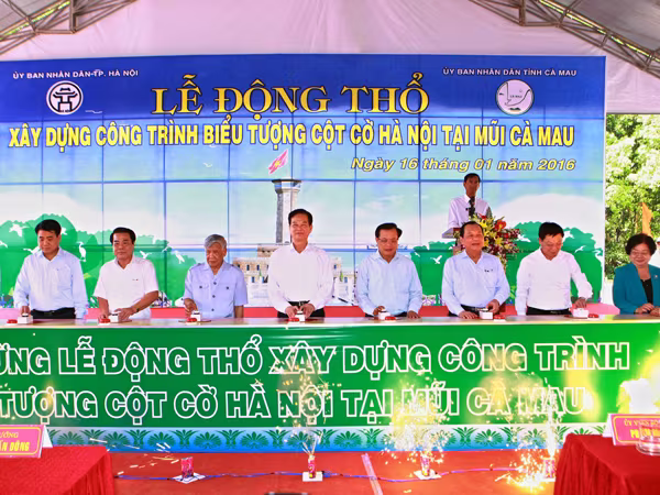 Biểu tượng Cột cờ Hà Nội tại mũi Cà Mau ảnh 1