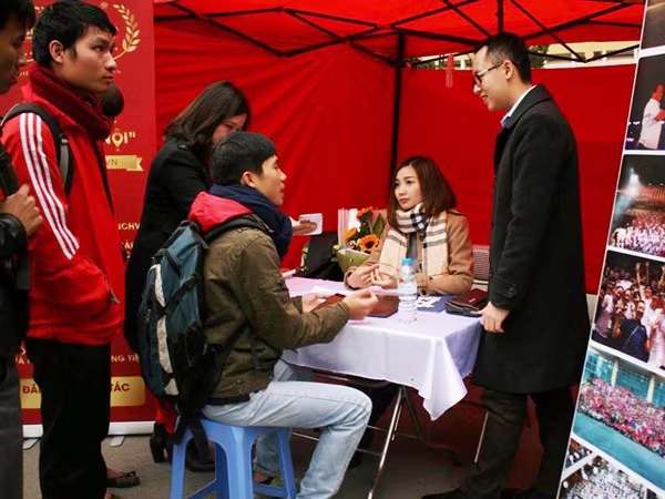 Giúp cử nhân ra trường không bị thất nghiệp ảnh 1