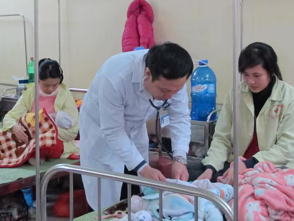 Bệnh nhân nhập viện tăng đột biến ảnh 1