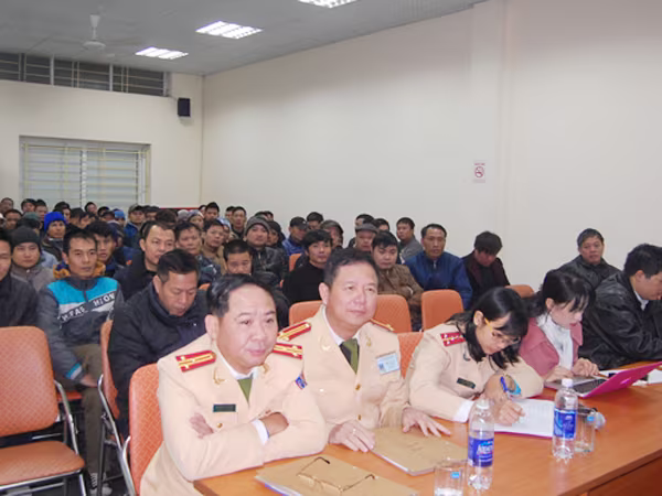 Tuyên truyền Luật Giao thông cho lái xe khách vi phạm ảnh 1