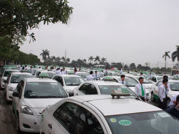 Taxi than trời vì chu kỳ kiểm định rút ngắn ảnh 1