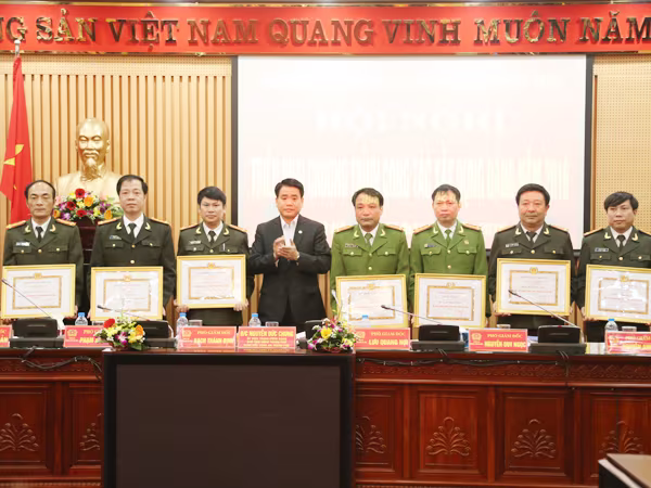 Tiếp tục nâng cao tinh thần, ý thức phục vụ nhân dân ảnh 1