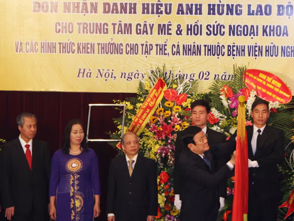 Chủ tịch nước chúc mừng Bệnh viện Việt Đức nhân Ngày Thầy thuốc Việt Nam ảnh 1 Chủ tịch nước chúc mừng Bệnh viện Việt Đức nhân Ngày Thầy thuốc Việt Nam ảnh 1