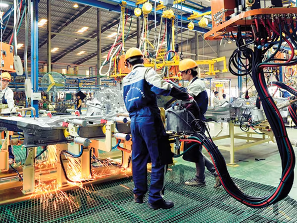 Lao động Việt chưa thể dịch chuyển tự do trong ASEAN ảnh 1