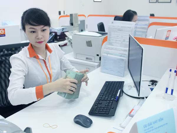 "Cuộc đua" ngân hàng tăng lãi suất: Doanh nghiệp lo ngay ngáy ảnh 1