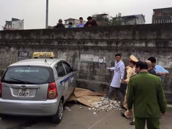 Cam kết không để nhân viên trông xe tự ý lái xe ô tô của khách ảnh 1