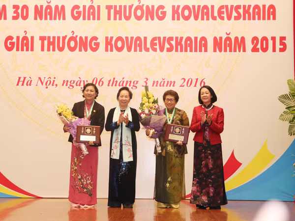 Kỷ niệm 30 năm Giải thưởng Kovalevskaia  ảnh 1